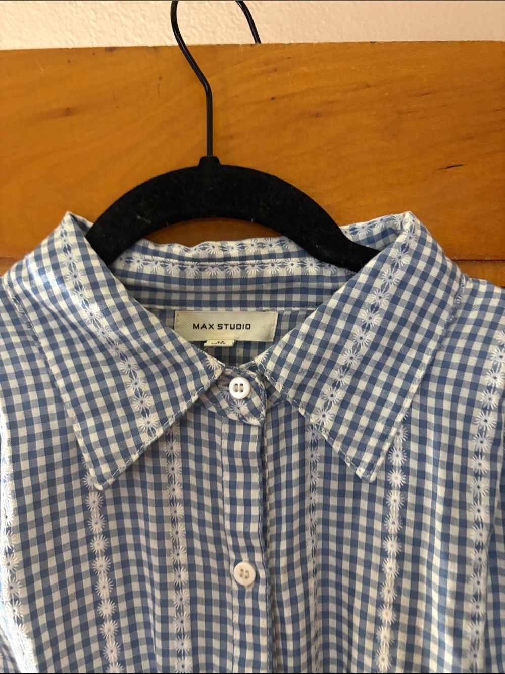 Max Studio Blue and White Gingham Tie-Waist Button-Down Top; sleeveless; M - Picture 5 of 11